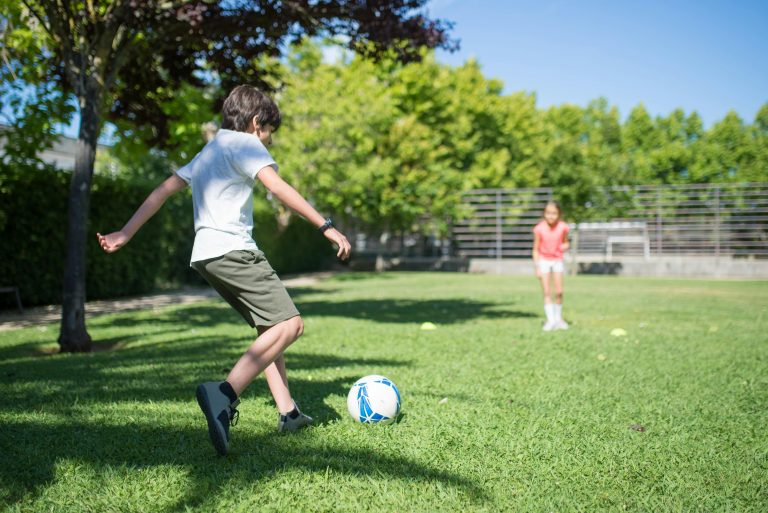 Praticar esportes na infância e adolescência proporciona benefícios permanentes ao coração